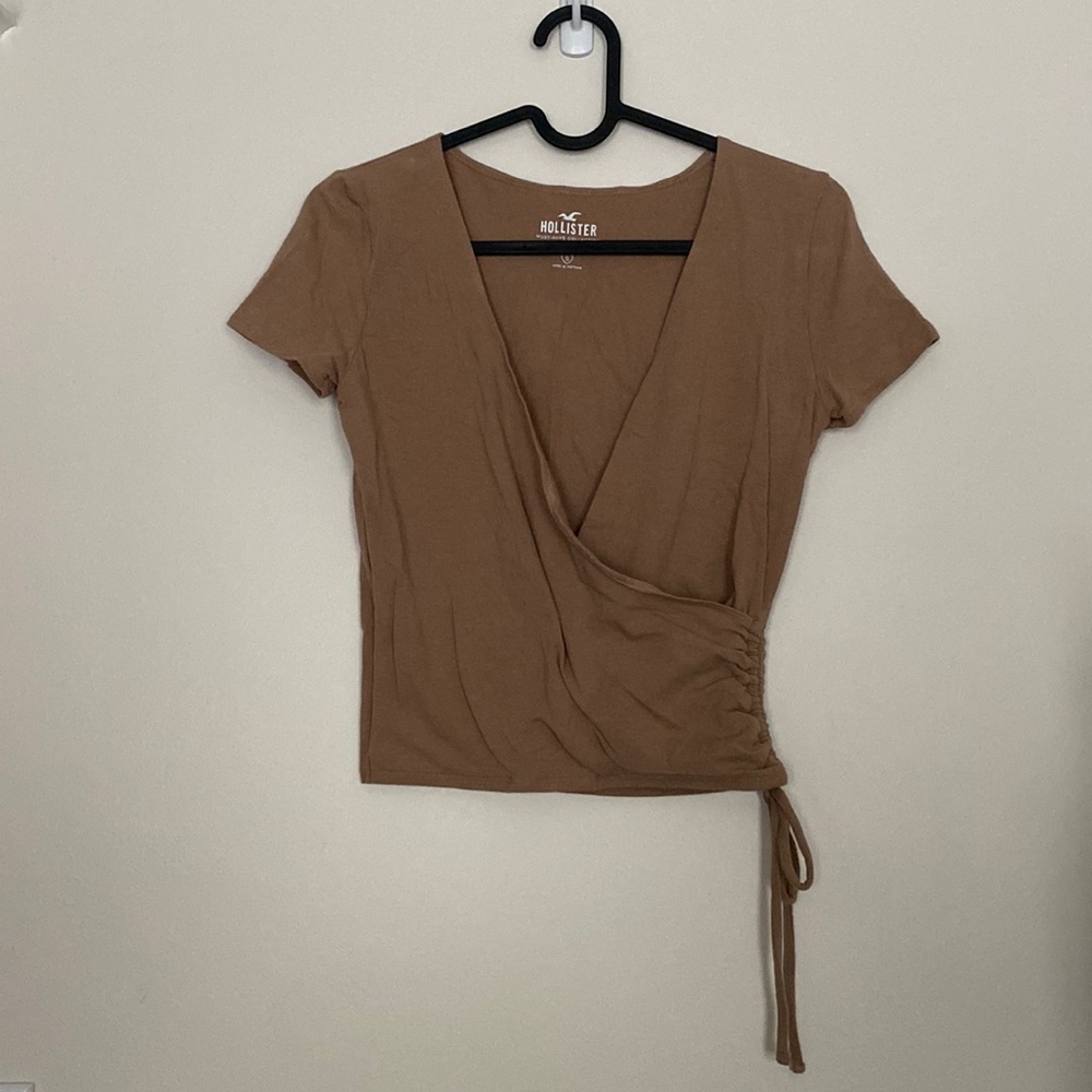 Hollister beige baby tee